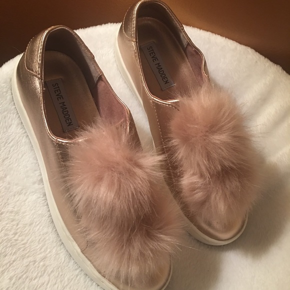 Ladies Platform Pom Pom Sneaker - Picture 4 of 6